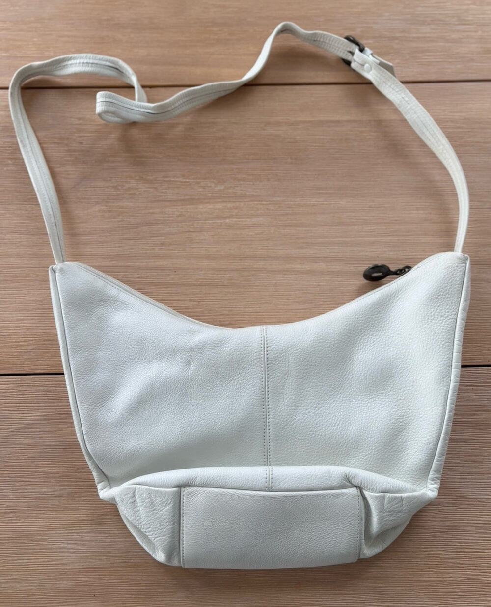Vintage Preowned Sereta White Ivory Leather Crescent Shoulder Zip Bag Purse